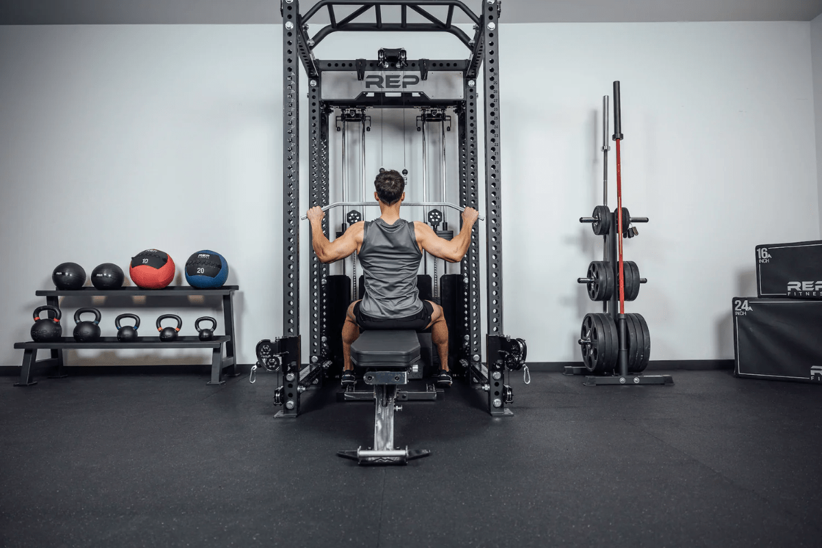 How To Do A Lat Pulldown Proper Form Tips And Common Mistakes