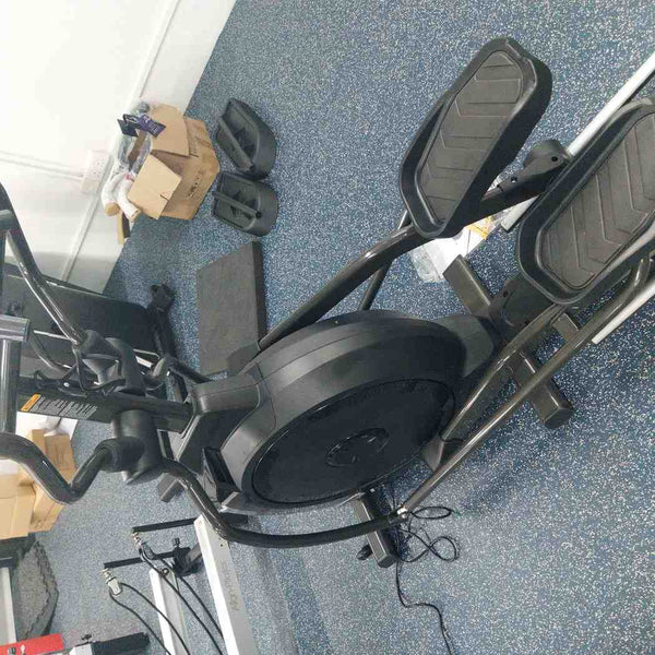 (Showroom) Spirit XE395 Elliptical Trainer - Gymsportz